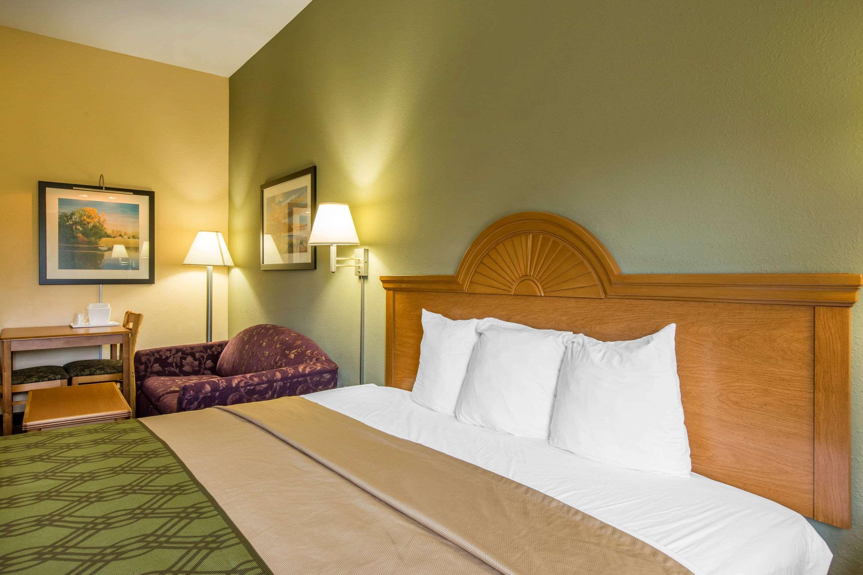Econo Lodge Valdosta Bagian luar foto