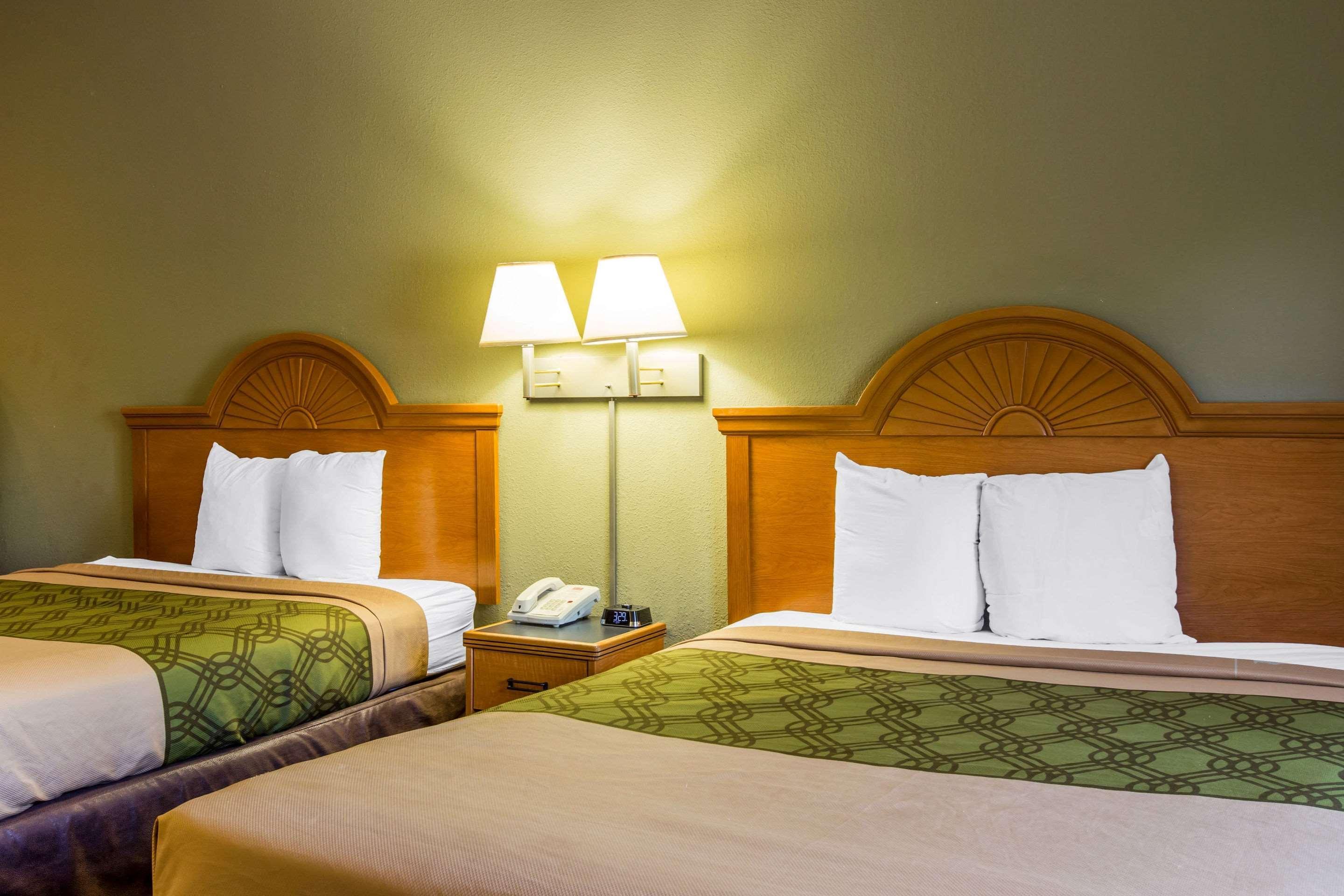 Econo Lodge Valdosta Bagian luar foto