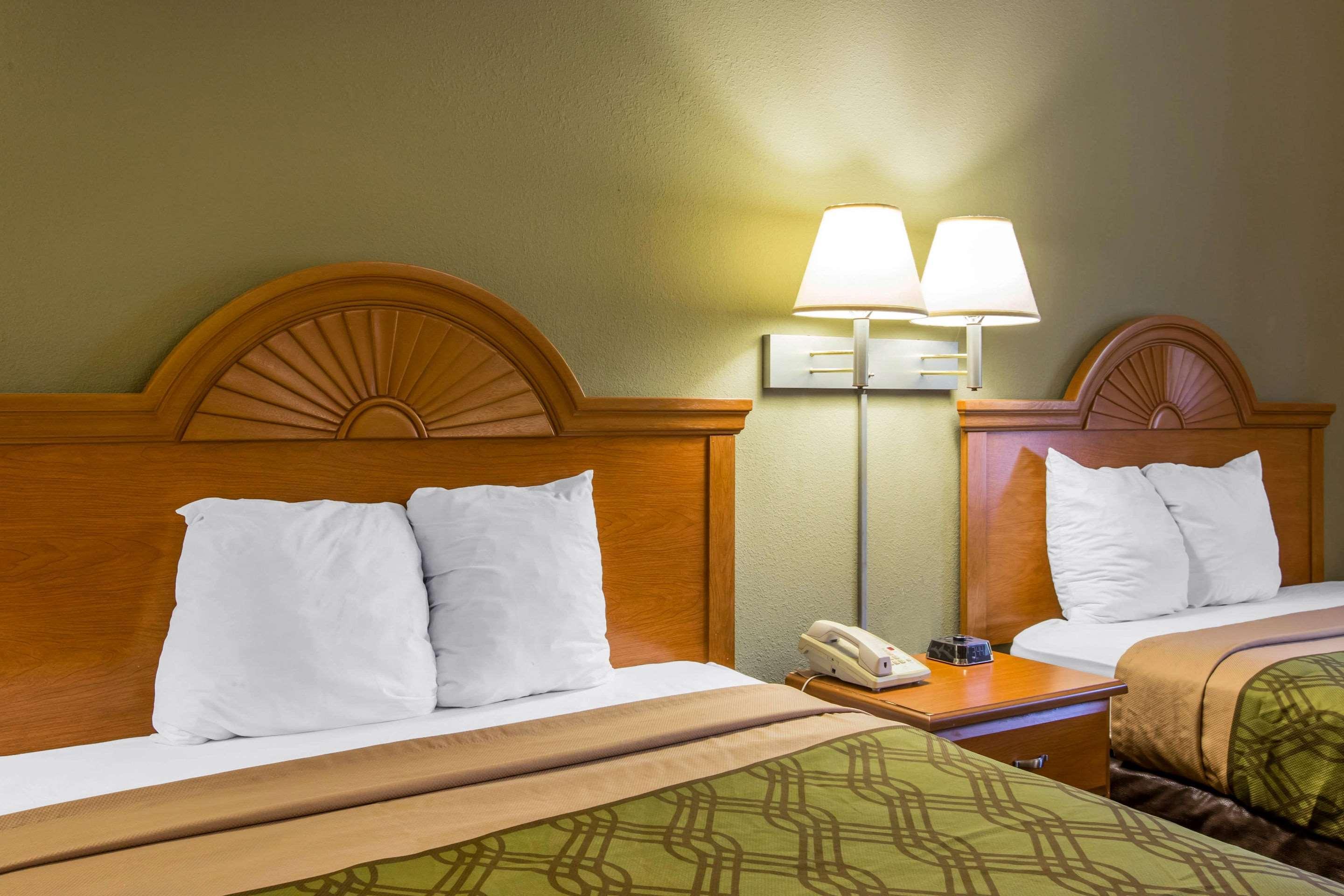 Econo Lodge Valdosta Bagian luar foto