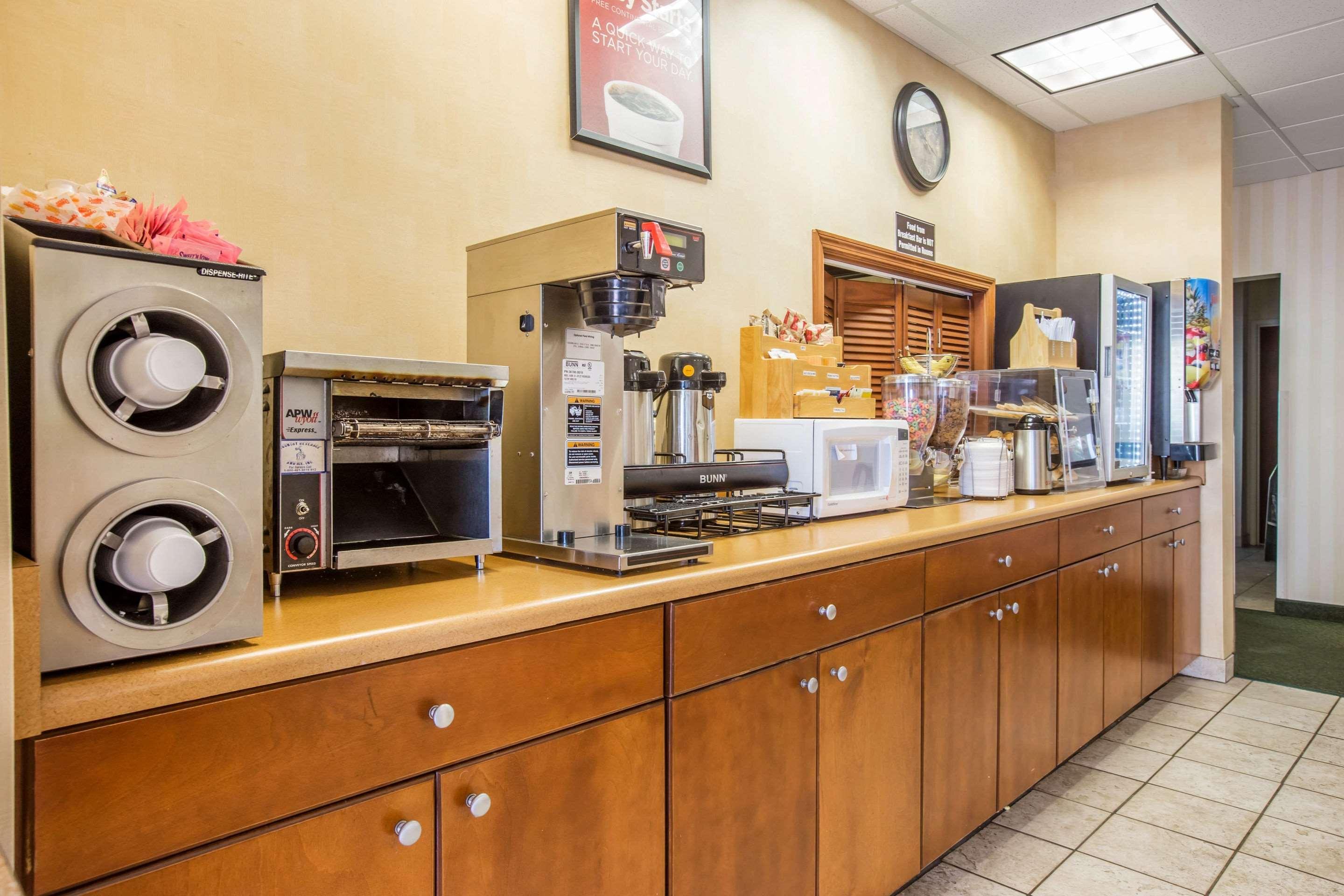 Econo Lodge Valdosta Bagian luar foto
