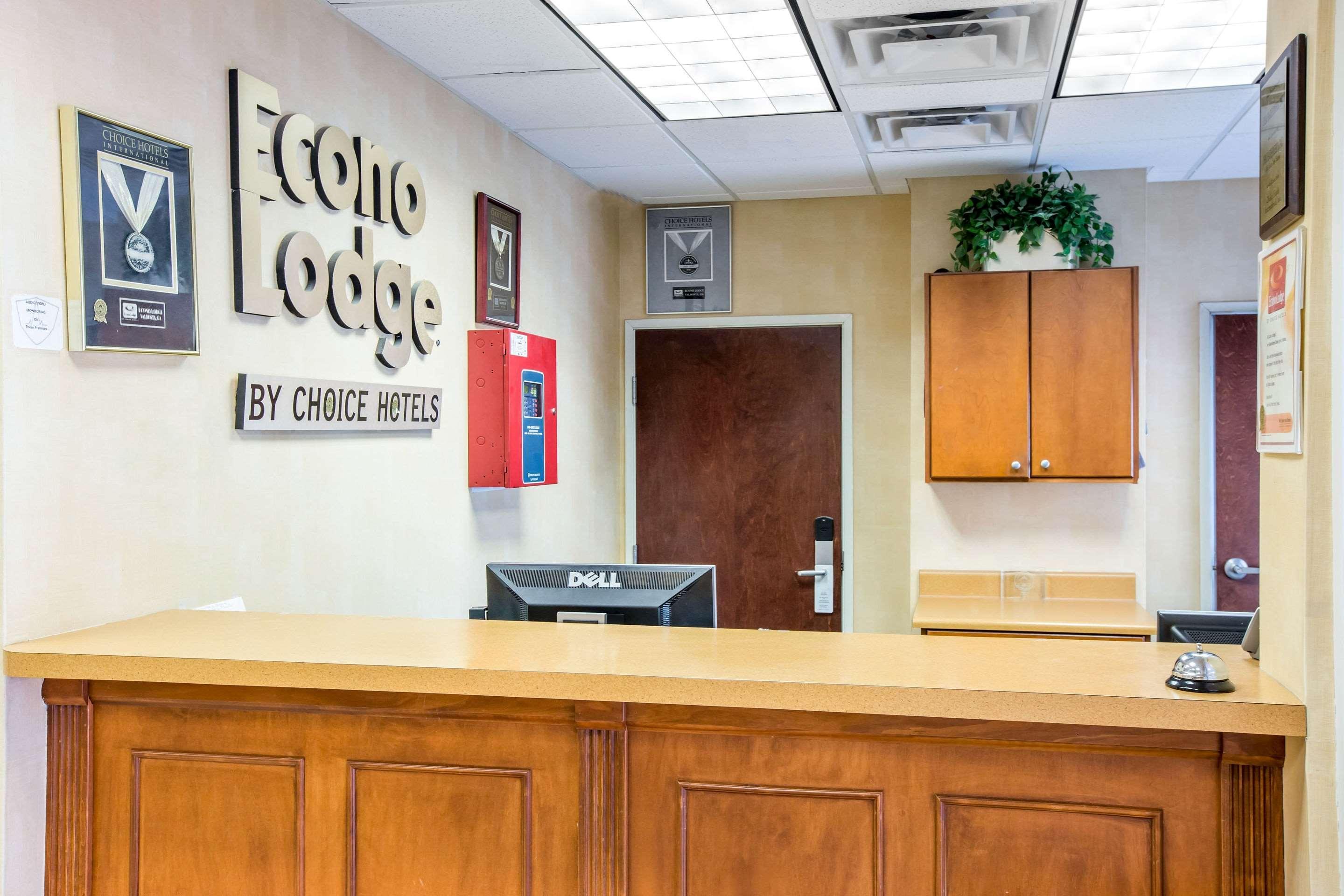 Econo Lodge Valdosta Bagian luar foto