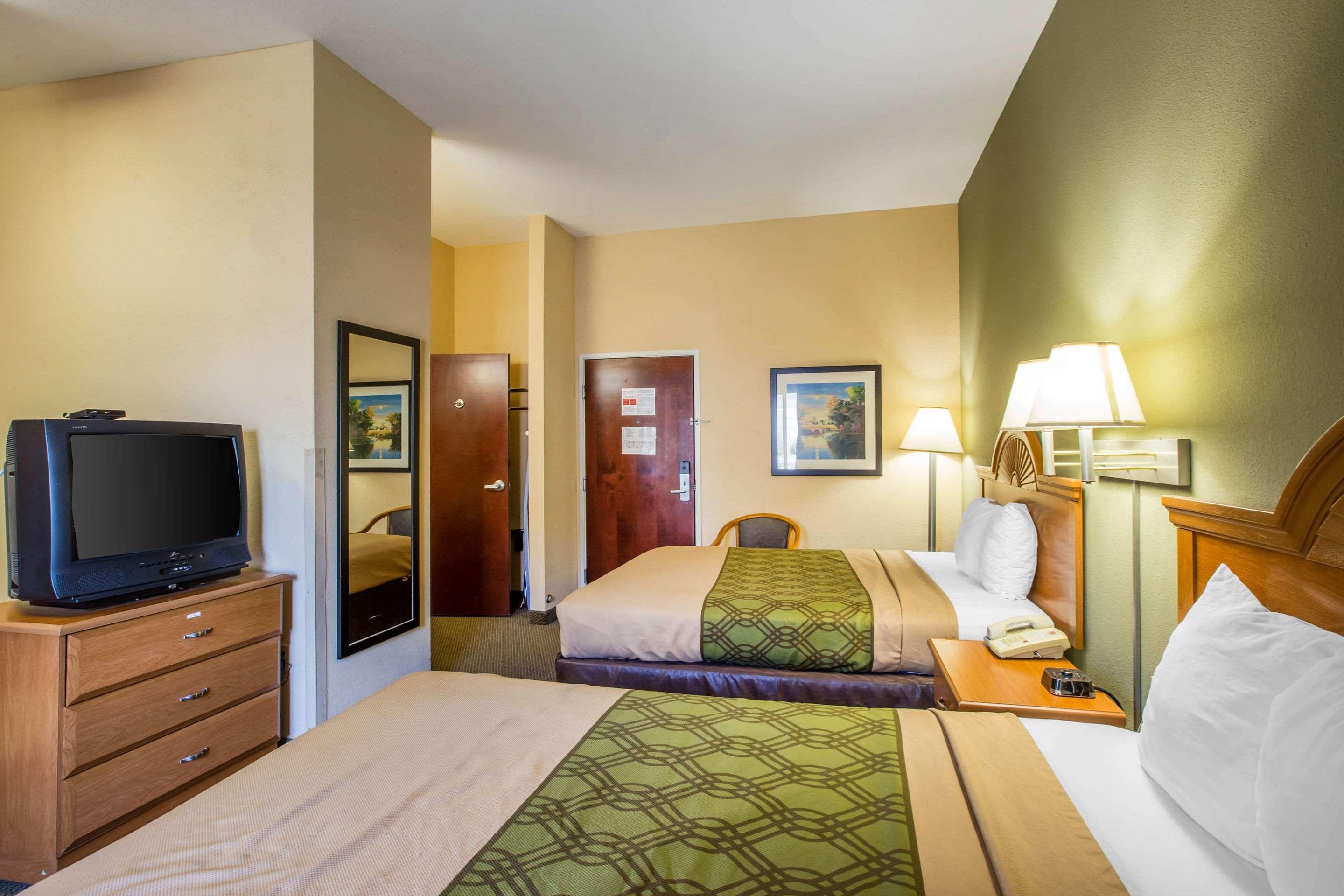 Econo Lodge Valdosta Bagian luar foto