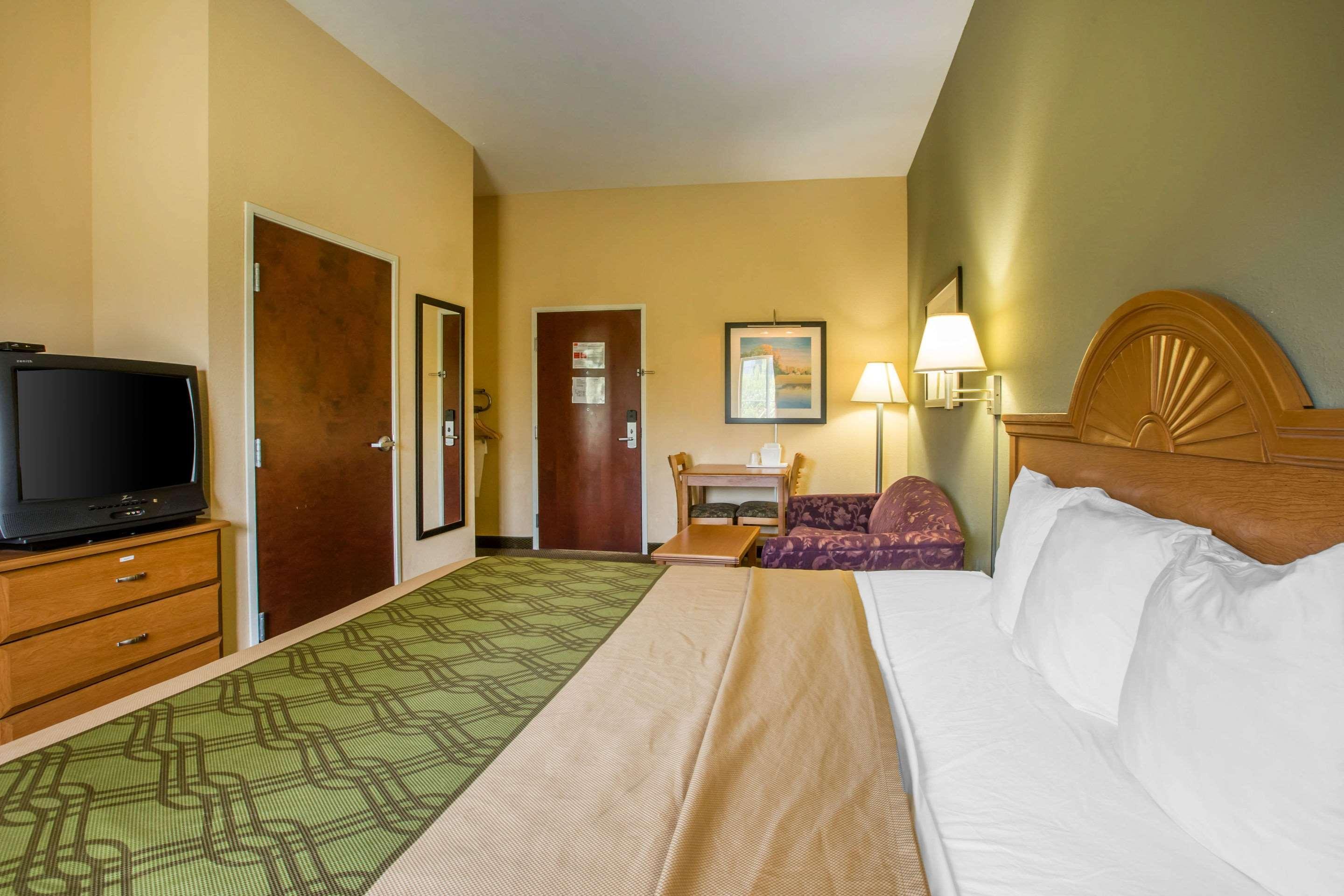 Econo Lodge Valdosta Bagian luar foto