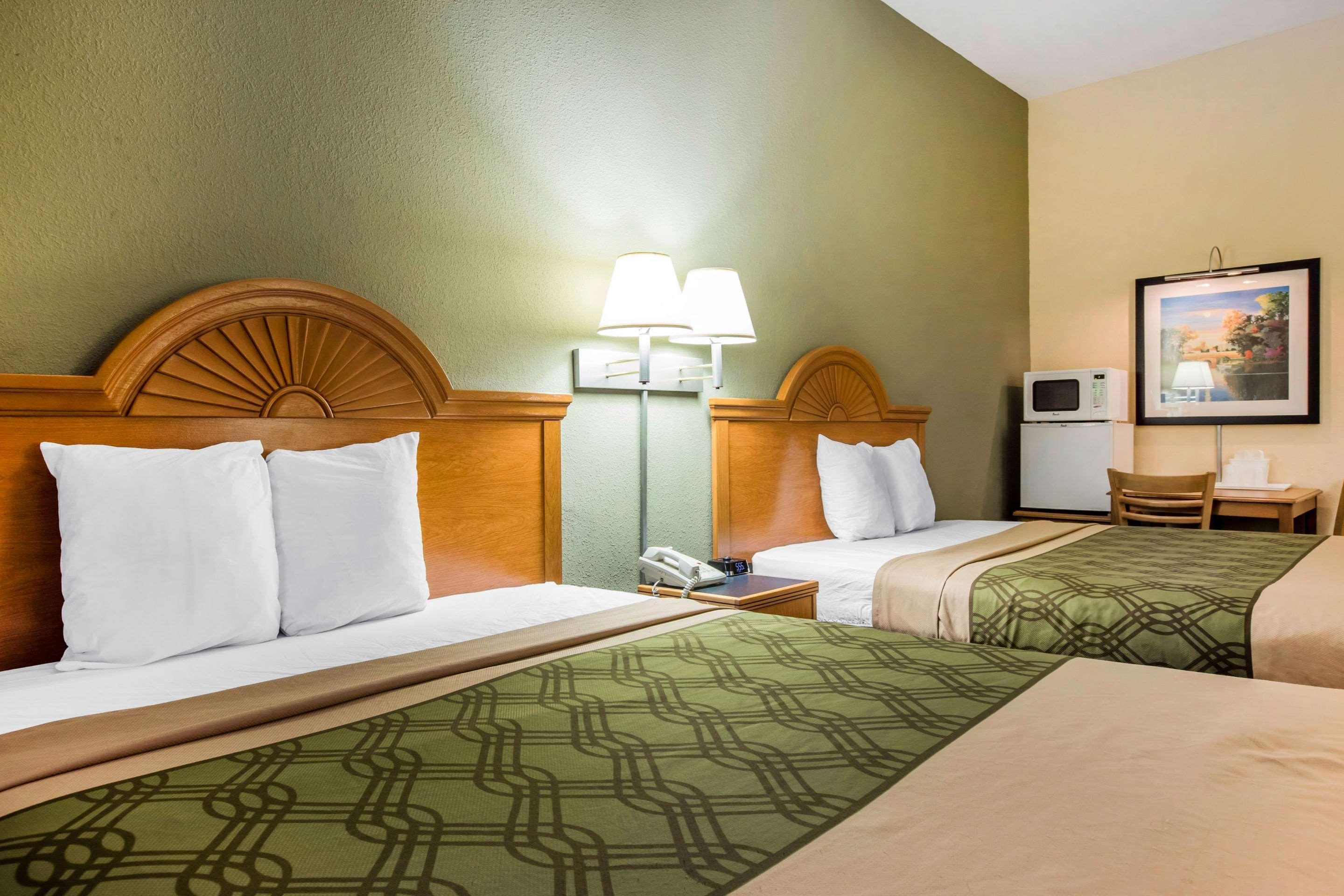 Econo Lodge Valdosta Bagian luar foto
